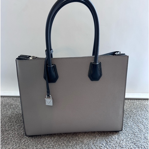 Michael Kors New handbag - Picture 3 of 11